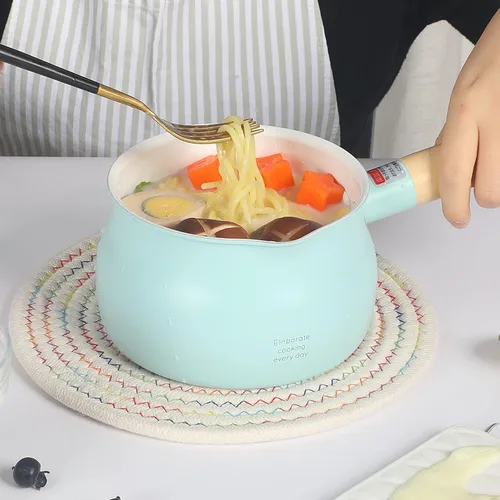 Vista 3 de Olla de leche pequeña beige de 1.2L con tapa lindo mango de madera hogar sartén antiadherente leche caliente bebé suplemento de alimentos olla