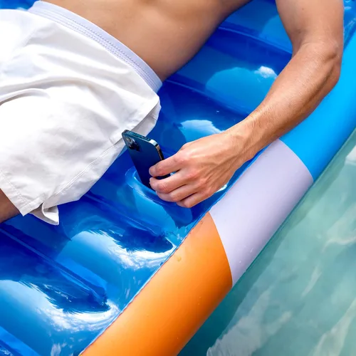 Vista 5 de PoolCandy Tumbona flotante Good Vibes. El último flotador inflable 2 en 1 lujoso y duradero; es una silla lounge en tierra o en agua.