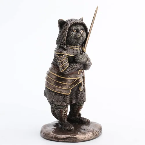 Vista 3 de Veronese Design 5 7/8 pulgadas Sir Pounce A Lot The Cat in Knight Armor - Figura de escultura de resina fundida en frío con acabado de bronce