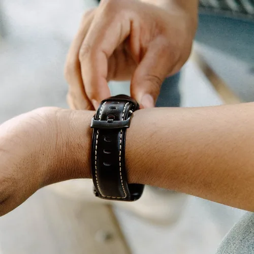 Vista 4 de Bullstrap Correa de reloj de cuero italiano de grano completo para hombre compatible con Apple Watch Series 1-8