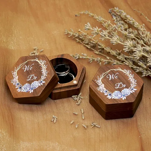Vista 7 de LUUX Caja de anillo de boda de compromiso de madera de nogal personalizada. Caja de anillo impresa personalizada para ceremonia de boda, caja