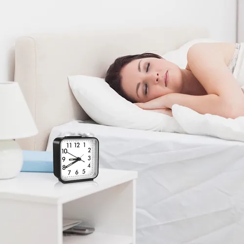 Vista 7 de Reloj pequeño silencioso sin tictac, despertador ruidoso para personas que duermen pesadamente, viajes con luz nocturna, funciona con pilas, diseño