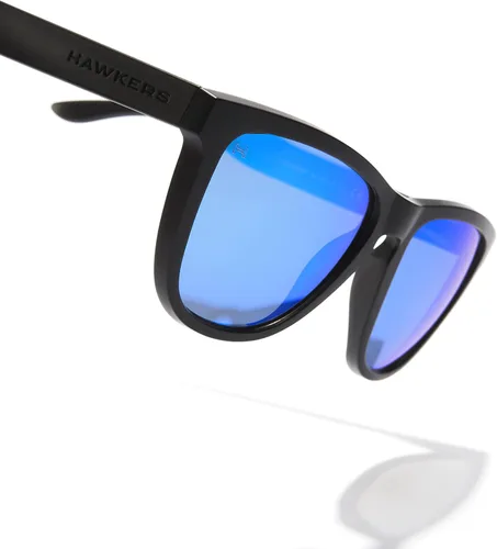 Vista 41 de Hawkers One Sunglasses for Men and Women - 100% UV400 Protection - Lightweight and Square Sunglasses