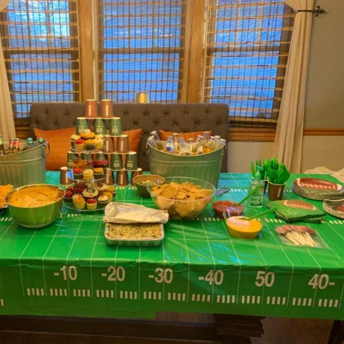 Vista 6 de Esjay Mantel de fútbol, paquete de 2 manteles (54 x 72 pulgadas) para decoraciones de fútbol y suministros de fiesta