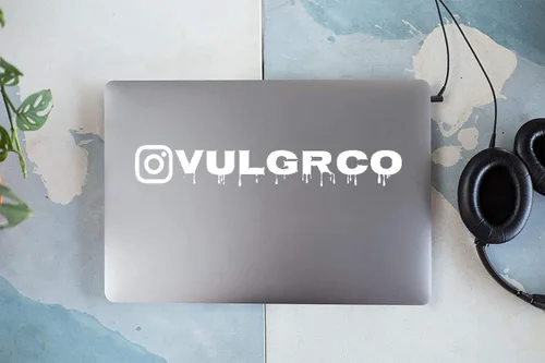 Vista 2 de VulgrCo Calcomanías personalizadas con nombre de redes sociales – Manija personalizada, nombre de usuario y logotipo – Adhesivo de vinilo