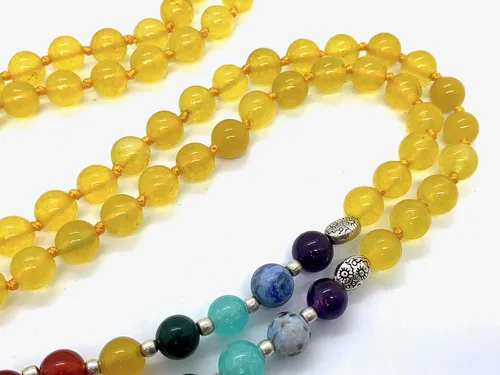 Vista 3 de Collares energizados de 7 chakras mala anudados a mano, 108 cuentas mala Japa mala Cuentas de oración budista Cuentas de meditación Cristales