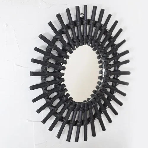Vista 5 de Madhu International Espejo de pared de ratán, pieza decorativa Negro