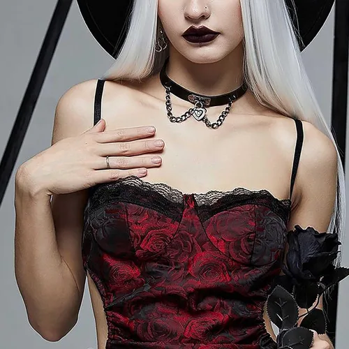 Vista 2 de Olbye Gargantilla de corazón con candado, collar corto de cuero negro, collar punk de poliuretano, collar de cosplay, cadena de eslabones gótico