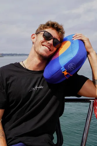 Vista 2 de Ballast Almohada de Playa – Cómoda, Duradera y Compacta, Se Mantiene en Su Lugar en Playas Ventosas con Bolsa de Arena Patentada, Almohada Inflable
