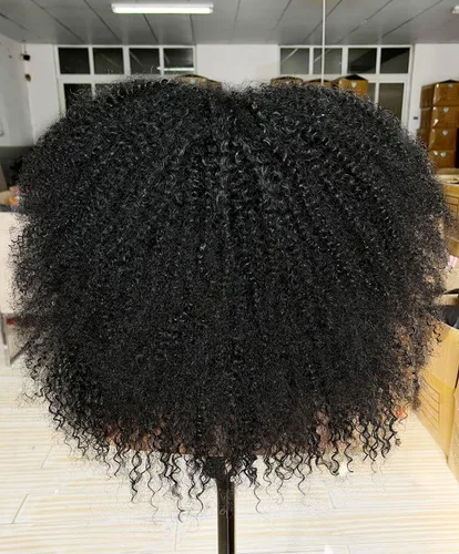 Vista 5 de Sweece - Peluca afro larga y rizada con flequillo para mujeres negras, peluca de cabello rizado de 17 pulgadas (17 pulgadas, negro)