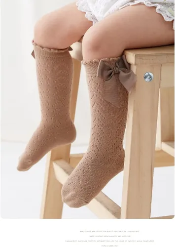 Vista 6 de QandSweet Calcetines hasta la rodilla para bebé, calcetines antideslizantes para recién nacidos, calcetines antideslizantes