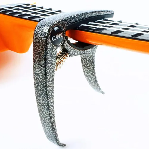 Vista 2 de Cejilla para guitarra, Cejilla ligera de aleación de zinc para guitarras acústicas y eléctricas, bajo, mandolina, banjo, ukelele (Negro plateado)