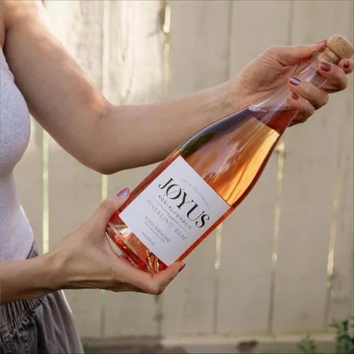 Vista 6 de Joyus - Vino espumoso sin alcohol, galardonado y mejor vino desalcoholizado de su clase, complejo y seco, bajo en azúcar y bajo en calorías, 25.4 fl
