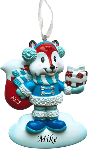 Vista 7 de 2025 Adorno de Navidad personalizado para niños – Recuerdo festivo con nombre y año personalizados – Adorno de árbol de Navidad con diseño de animal