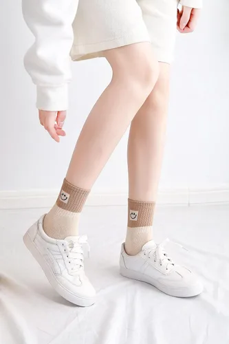 Vista 7 de Lindos calcetines de cara sonriente hasta el tobillo, calcetines divertidos de algodón, regalos para mujeres, adolescentes y niñas