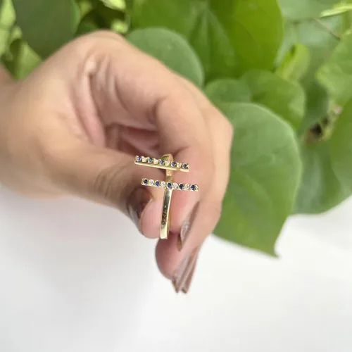 Vista 5 de Anillo de barra abierta de zafiro azul y diamante blanco alternativo para mujer, anillo de barra abierta de zafiro azul con acabado de oro de 14