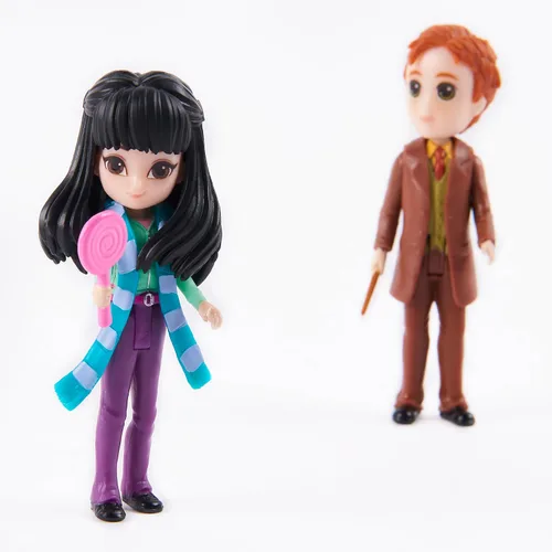 Vista 4 de Wizarding World Harry Potter, Magical Minis - Set de figuras de Cho Chang y George Weasley con 2 accesorios para muñecas, juguetes para niños de 6