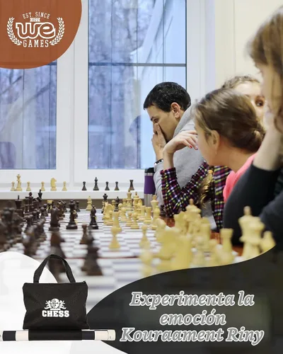 Vista 2 de Juego de ajedrez de torneo de mejor valor: piezas de ajedrez rellenas y tablero de ajedrez de vinilo negro enrollable