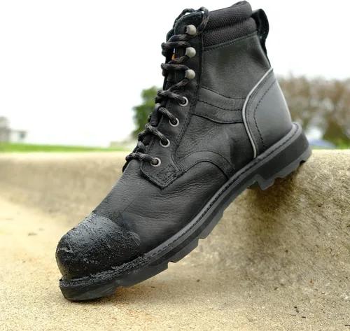 Vista 5 de Leather Hero Protector de botas de trabajo con cepillo para botas de trabajo con refuerzo de puntera - da vida extra a tus botas, 3 onzas