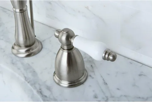 Vista 4 de Kingston Brass KB1978PL Heritage - Grifo de lavabo generalizado con mango de palanca de porcelana, níquel cepillado