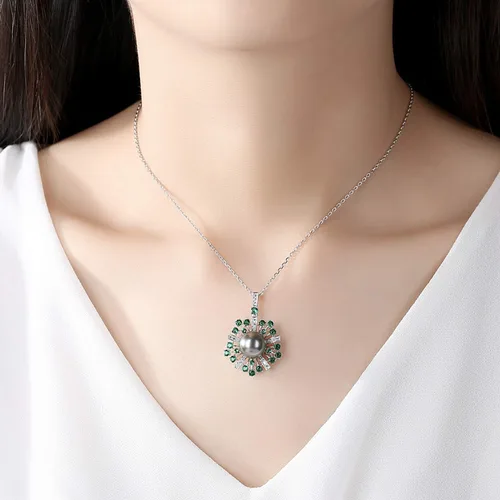 Vista 2 de VIKI LYNN 0.394-0.433 in AAA Negro Tahití Cultivado Perla Colgante Collar Joyería para Mujeres con Espinela Verde, Plata esterlina Perla Zirconia