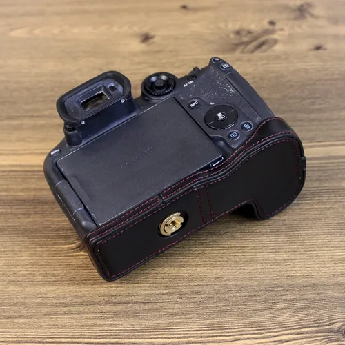 Vista 3 de Rieibi EOS R7 - Funda de piel sintética de calidad para cámara digital Canon EOS R7 - Funda de agarre para Canon EOSR7, color negro