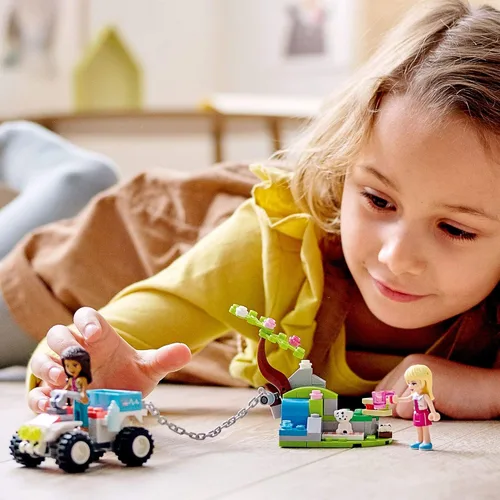 Vista 3 de LEGO Friends Vet Clinic Rescue Buggy 41442 Kit de construcción; juguetes coleccionables de Clínica veterinaria para niños de 6 años en adelante