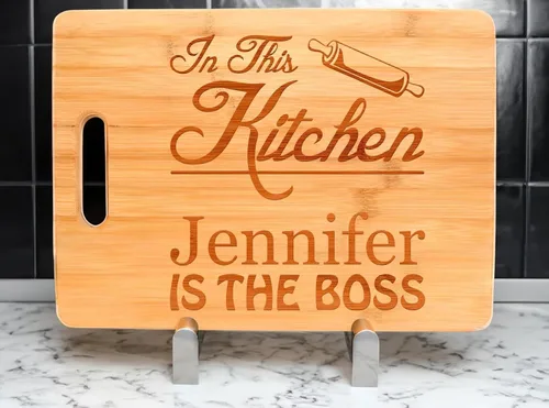 Vista 4 de Regalo de cocina personalizado Texto personalizado Nombre personalizado Kitchen Boss Tabla de cortar de madera en forma de rectángulo personalizado