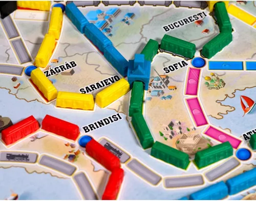 Vista 3 de Asmodee Ticket to Ride Europe - Juego de mesa (2026 Refresh) - Juego de estrategia de aventura de tren clásico para familias y adultos, mayores de 8
