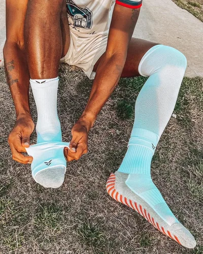 Vista 2 de FLITE SPORTS Calcetines antideslizantes para fútbol, fútbol sala, LAX, Pickleball, calcetines de neón para hombres y mujeres