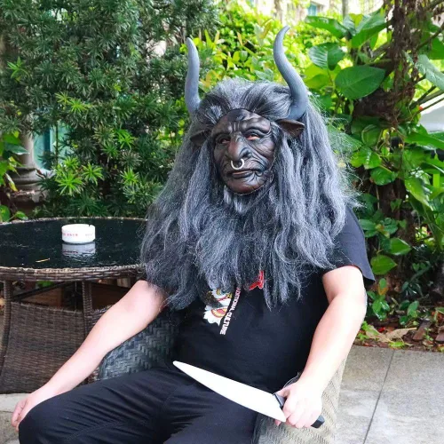 Vista 4 de Máscara de Halloween Cosplay Bull Demon King para una experiencia divertida y única
