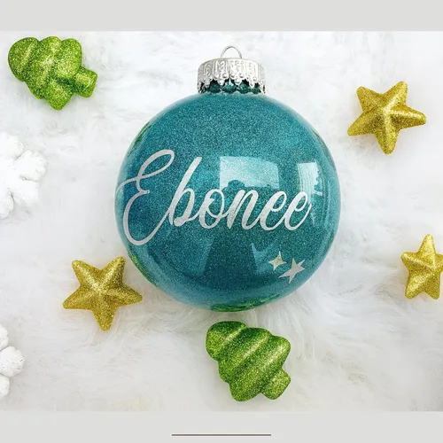 Vista 4 de Adorno de Navidad personalizado, bola de purpurina con nombre personalizado, plástico inastillable, tamaños, incluye caja de regalo, decoración