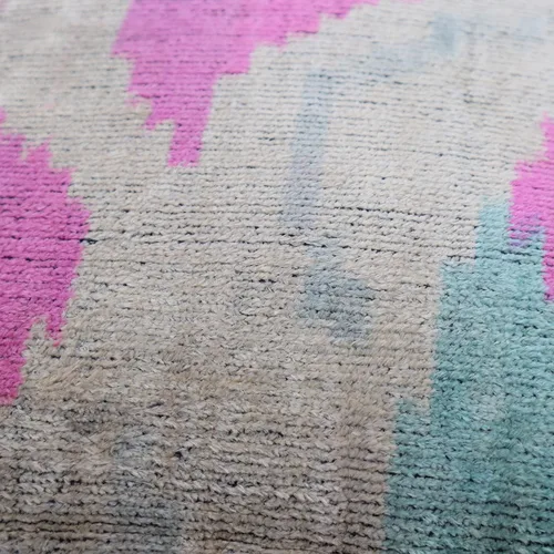 Vista 8 de Almohada decorativa hecha a mano con relleno de plumón, alta calidad, rosa y beige, funda de cojín de seda de terciopelo suave para sala de estar
