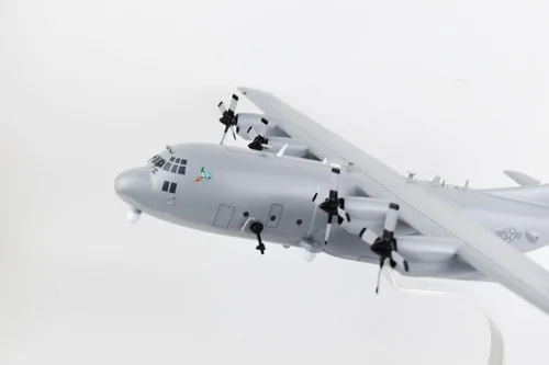 Vista 7 de Lockheed Martin® AC-130W, 73d SOS, modelo a escala de caoba 1/74 (21")