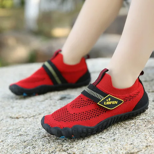 Vista 4 de UBFEN Zapatos de agua para niños y niñas, de secado rápido, ligeros, calcetines acuáticos para niños pequeños y grandes, zapatos de natación