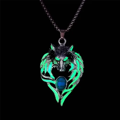 Vista 3 de Collar de lobo para mujeres y hombres, collar luminoso con colgante de cabeza de lobo vikingo, regalo de Halloween, joyería que brilla
