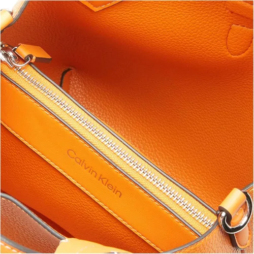 Vista 7 de Calvin Klein Remy, Rocky Road - Bolso cruzado novedoso
