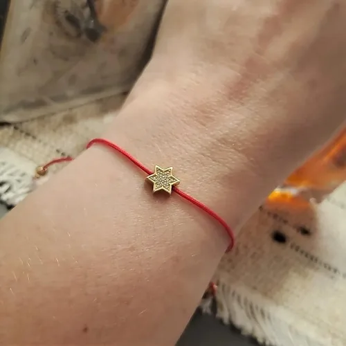 Vista 3 de Pulseras de protección roja con cierre ajustable y circonitas cúbicas sintéticas cuentas de estrella judía o mal de ojo