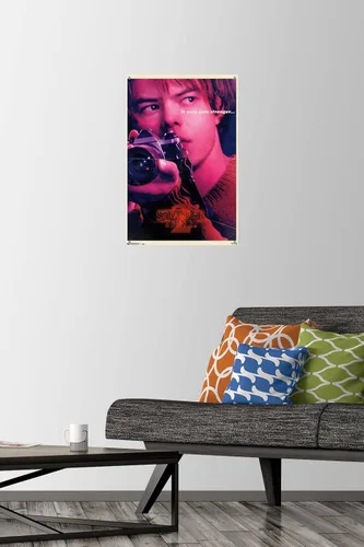Vista 2 de Netflix Stranger Things: Season 2 - Póster de pared de Jonathan con alfileres