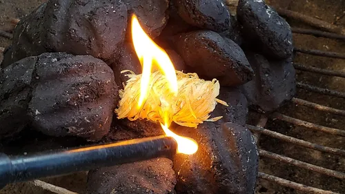 Vista 9 de BBQ Dragon Iniciador de fuego de huevo, paquete de 32 arrancadores de fuego para chimenea, ultra rápido, arrancador de carbón de larga duración
