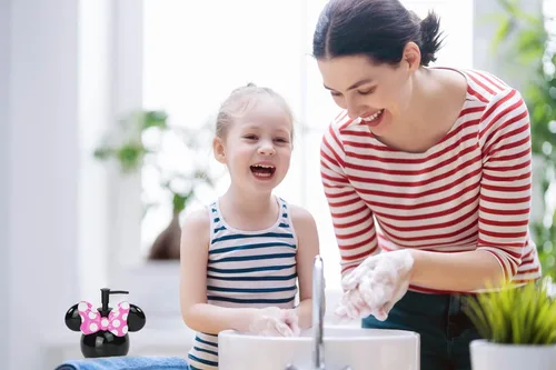 Vista 2 de Dispensador de jabón con bomba de Minnie Mouse de Disney - Accesorio de baño para niños en rosa y negro - Bomba de loción de resina Negro - Minnie