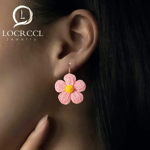 Vista 7 de Locrccl Aretes colgantes de ratán envueltos en paja de rafia para mujer, aretes de ratán para vacaciones de verano, esenciales para playa, aretes