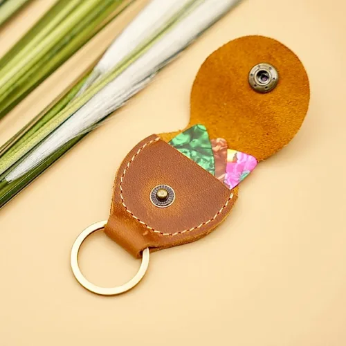 Vista 2 de Personalized Leather Guitar Pick Holder and Keychain Organizer, Customized Guitar Pick Holder, Gift for Guitarist, Guitar Pick Case