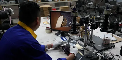 Vista 4 de Hoja de sierra circular cortada con láser de 10 pulgadas, 80 dientes, eje de 1 pulgada para aluminio y metales no ferrosos