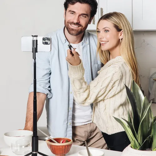 Vista 6 de KraftGeek Trípode para teléfono Selfie Stick de 62 pulgadas, soporte para teléfono celular iPhone y Android, control remoto inalámbrico, soporte