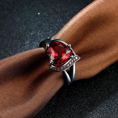 Vista 4 de QOBEBOTA Anillo de compromiso romántico chapado en oro de 18 quilates, anillos de compromiso de boda con incrustaciones de corazón y circonita