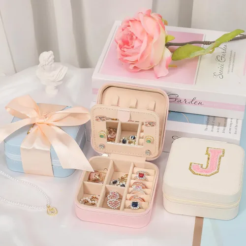 Vista 3 de Joyeros de viaje, caja de joyería con inicial E, joyero pequeño de artículos esenciales de viaje, regalos de viaje para mujeres y niñas, regalos
