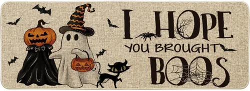 Vista 7 de Artoid Mode Tapete de Halloween con diseño de calabazas fantasmas, diseño de gato con texto en inglés "I Hope You Brought Boos", decoración