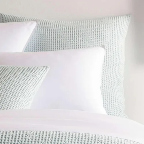 Vista 13 de Pine Cone Hill Funda de almohada de Matelasse azul francés de burbujas, tamaño estándar, patrón sólido azul