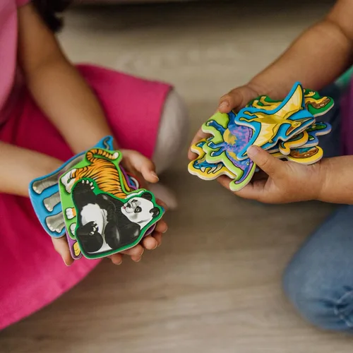 Vista 7 de Melissa & Doug Juego de imanes de madera - Animales y dinosaurios con 40 imanes de madera